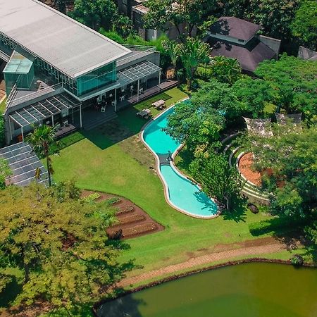 K Gallery Hotel Pasuruan Eksteriør bilde