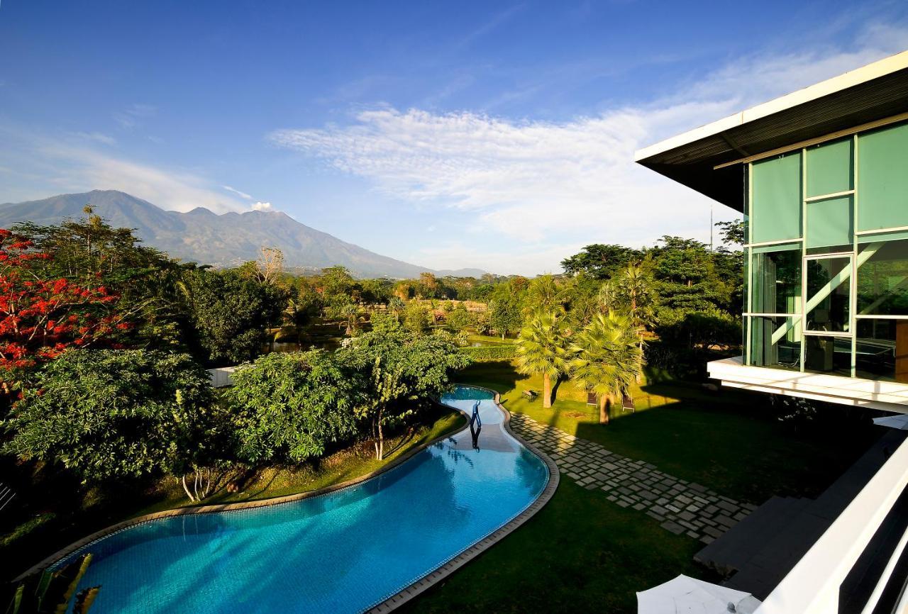 K Gallery Hotel Pasuruan Eksteriør bilde
