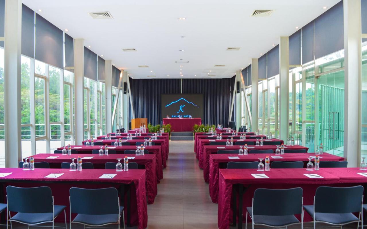 K Gallery Hotel Pasuruan Eksteriør bilde
