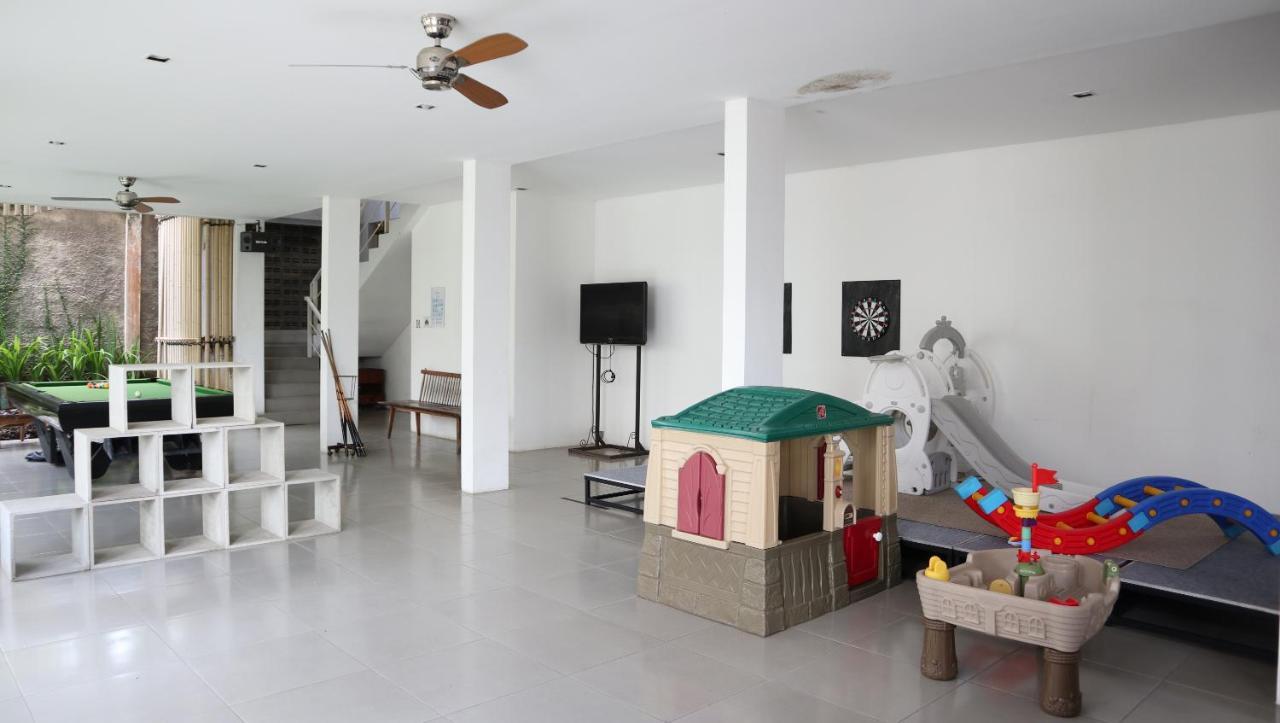K Gallery Hotel Pasuruan Eksteriør bilde